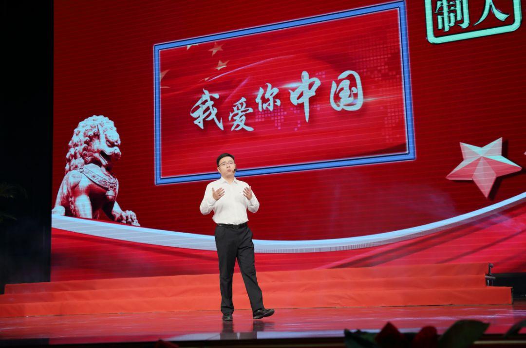 简单有用的轻薄贴身针织衫与修身铅笔裤,能否给人一种时尚高级感?问答网站